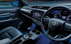 Papan pemuka dan stereng Toyota Hilux 2026
