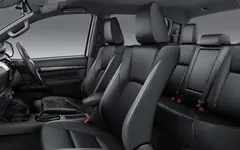 Tempat duduk depan dan belakang Toyota Hilux 2026